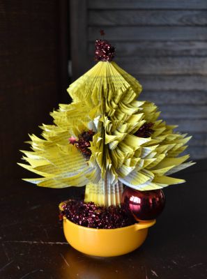 Bucher schneiden Buch falten Weihnachtsbaum