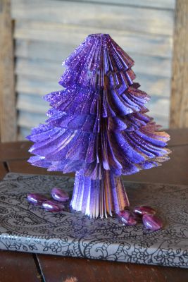 Bucher schneiden Buch falten Weihnachtsbaum