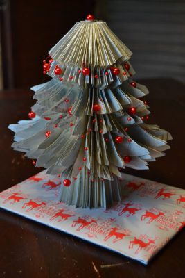 Bucher schneiden Buch falten Weihnachtsbaum