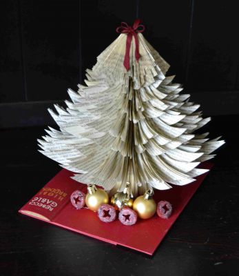 Bucher schneiden Buch falten Weihnachtsbaum