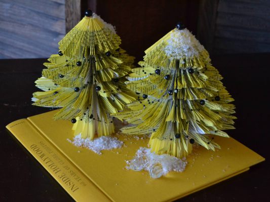 Bucher schneiden Buch falten Weihnachtsbaum