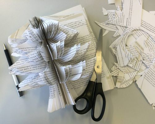 Bucher schneiden Buch falten Weihnachtsbaum