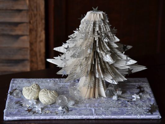Bucher schneiden Buch falten Weihnachtsbaum