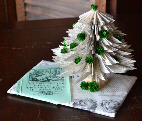 Bucher schneiden Buch falten Weihnachtsbaum