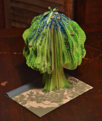 Bucher schneiden Buch falten Weihnachtsbaum