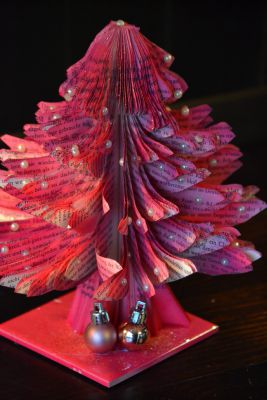 Bucher schneiden Buch falten Weihnachtsbaum
