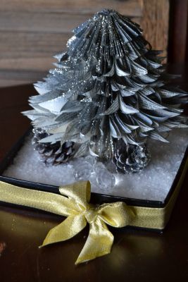 Bucher schneiden Buch falten Weihnachtsbaum