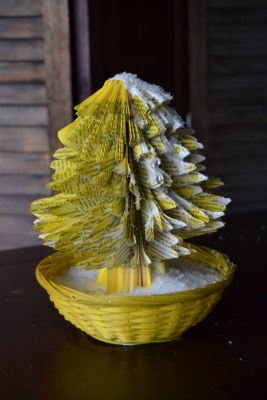 Bucher schneiden Buch falten Weihnachtsbaum