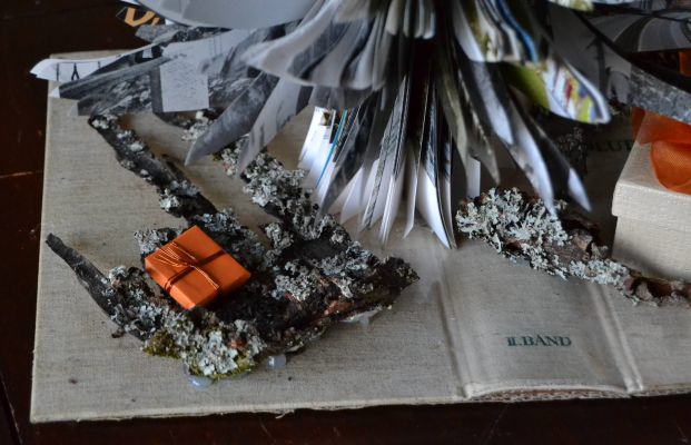 Bucher schneiden Buch falten Weihnachtsbaum