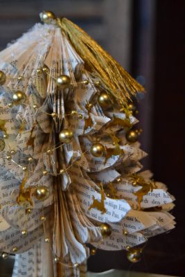 Bucher schneiden Buch falten Weihnachtsbaum