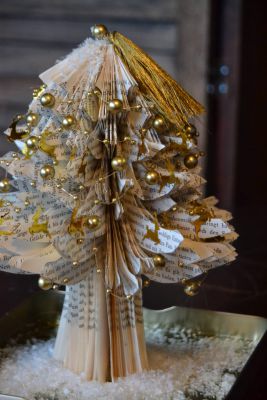 Bucher schneiden Buch falten Weihnachtsbaum