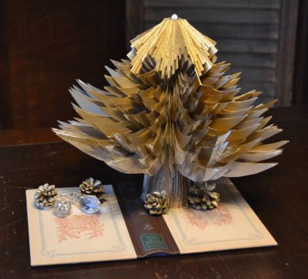 Bucher schneiden Buch falten Weihnachtsbaum