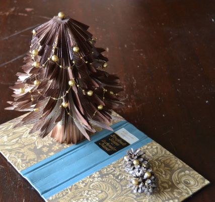 Bucher schneiden Buch falten Weihnachtsbaum