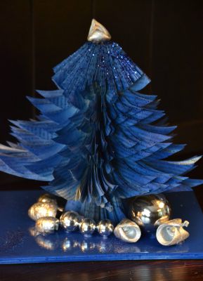Bucher schneiden Buch falten Weihnachtsbaum