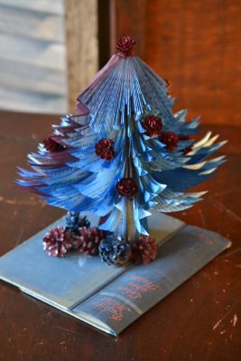 Bucher schneiden Buch falten Weihnachtsbaum