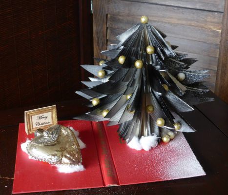 Bucher schneiden Buch falten Weihnachtsbaum