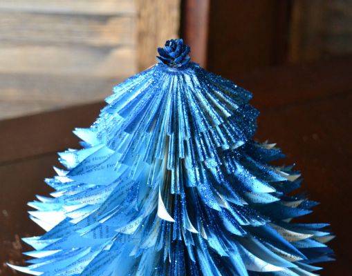 Bucher schneiden Buch falten Weihnachtsbaum
