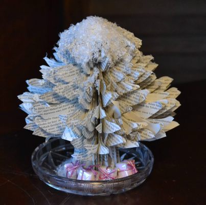 Bucher schneiden Buch falten Weihnachtsbaum