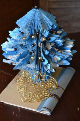 Bucher schneiden Buch falten Weihnachtsbaum
