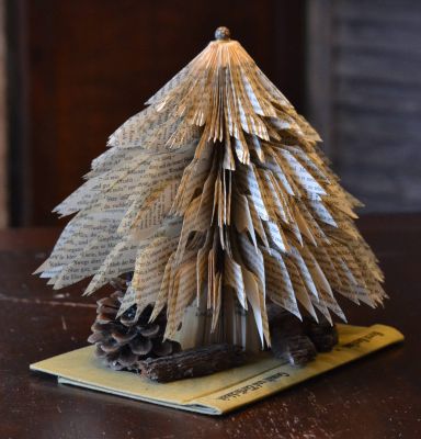 Bucher schneiden Buch falten Weihnachtsbaum