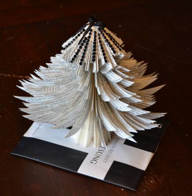 Bucher schneiden Buch falten Weihnachtsbaum