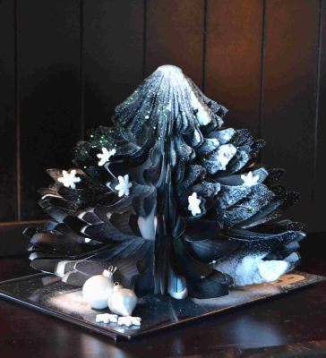 Bucher schneiden Buch falten Weihnachtsbaum