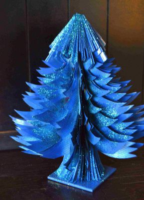 Bucher schneiden Buch falten Weihnachtsbaum