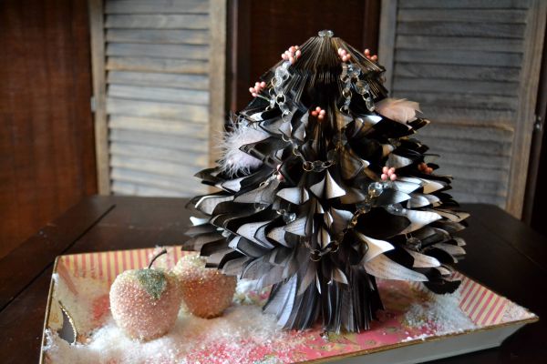 Bucher schneiden Buch falten Weihnachtsbaum