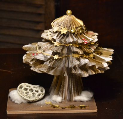 Bucher schneiden Buch falten Weihnachtsbaum