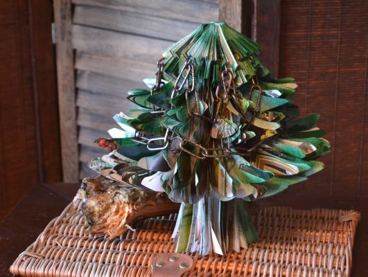 Bucher schneiden Buch falten Weihnachtsbaum