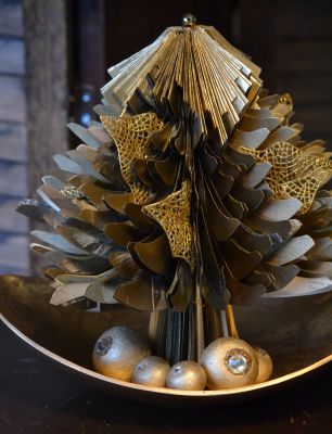 Bucher schneiden Buch falten Weihnachtsbaum
