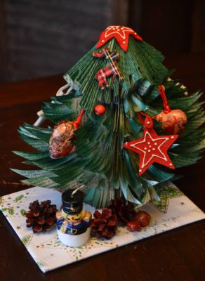 Bucher schneiden Buch falten Weihnachtsbaum