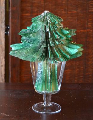 Bucher schneiden Buch falten Weihnachtsbaum
