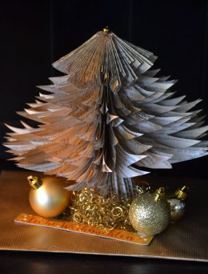 Bucher schneiden Buch falten Weihnachtsbaum