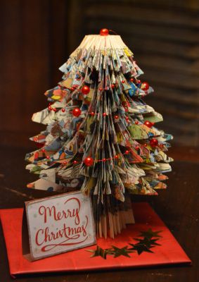 Bucher schneiden Buch falten Weihnachtsbaum