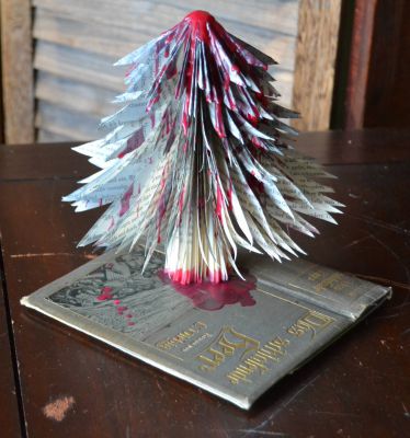 Bucher schneiden Buch falten Weihnachtsbaum