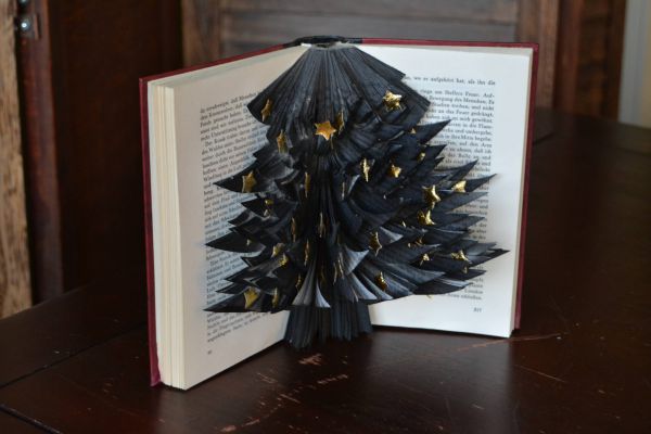Bucher schneiden Buch falten Weihnachtsbaum