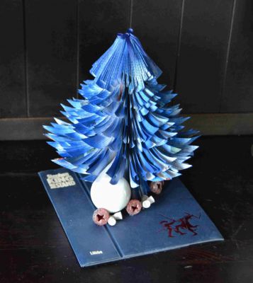 Bucher schneiden Buch falten Weihnachtsbaum
