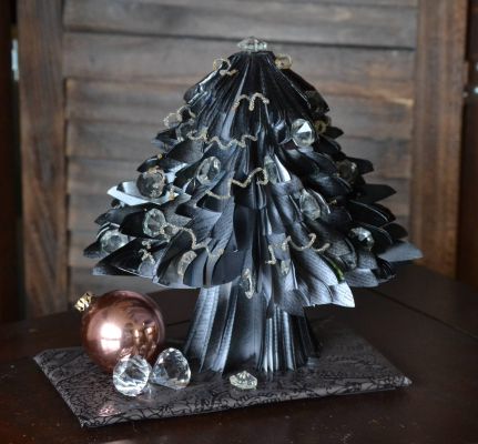 Bucher schneiden Buch falten Weihnachtsbaum