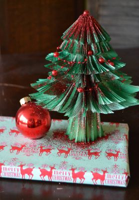 Bucher schneiden Buch falten Weihnachtsbaum