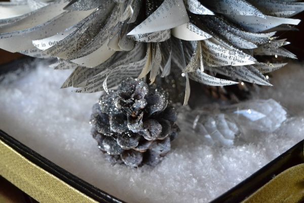 Bucher schneiden Buch falten Weihnachtsbaum