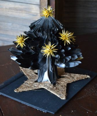 Bucher schneiden Buch falten Weihnachtsbaum