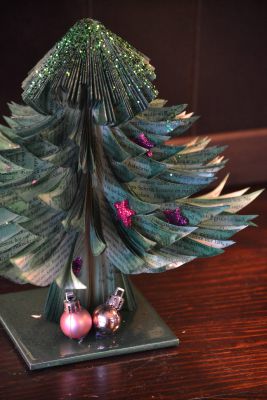 Bucher schneiden Buch falten Weihnachtsbaum