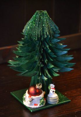 Bucher schneiden Buch falten Weihnachtsbaum