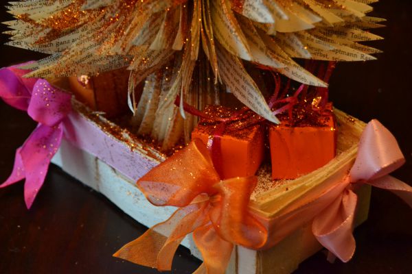 Bucher schneiden Buch falten Weihnachtsbaum