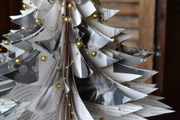 Bucher schneiden Buch falten Weihnachtsbaum