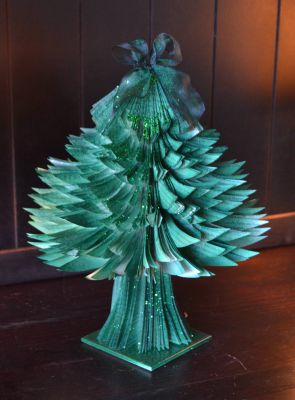 Bucher schneiden Buch falten Weihnachtsbaum