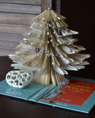 Bucher schneiden Buch falten Weihnachtsbaum