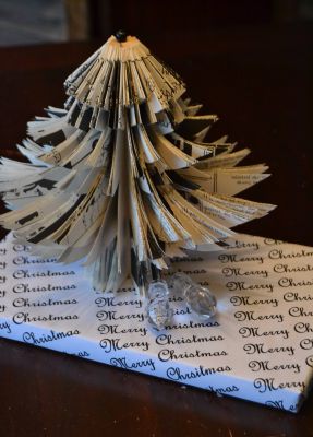 Bucher schneiden Buch falten Weihnachtsbaum