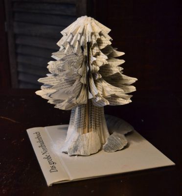 Bucher schneiden Buch falten Weihnachtsbaum